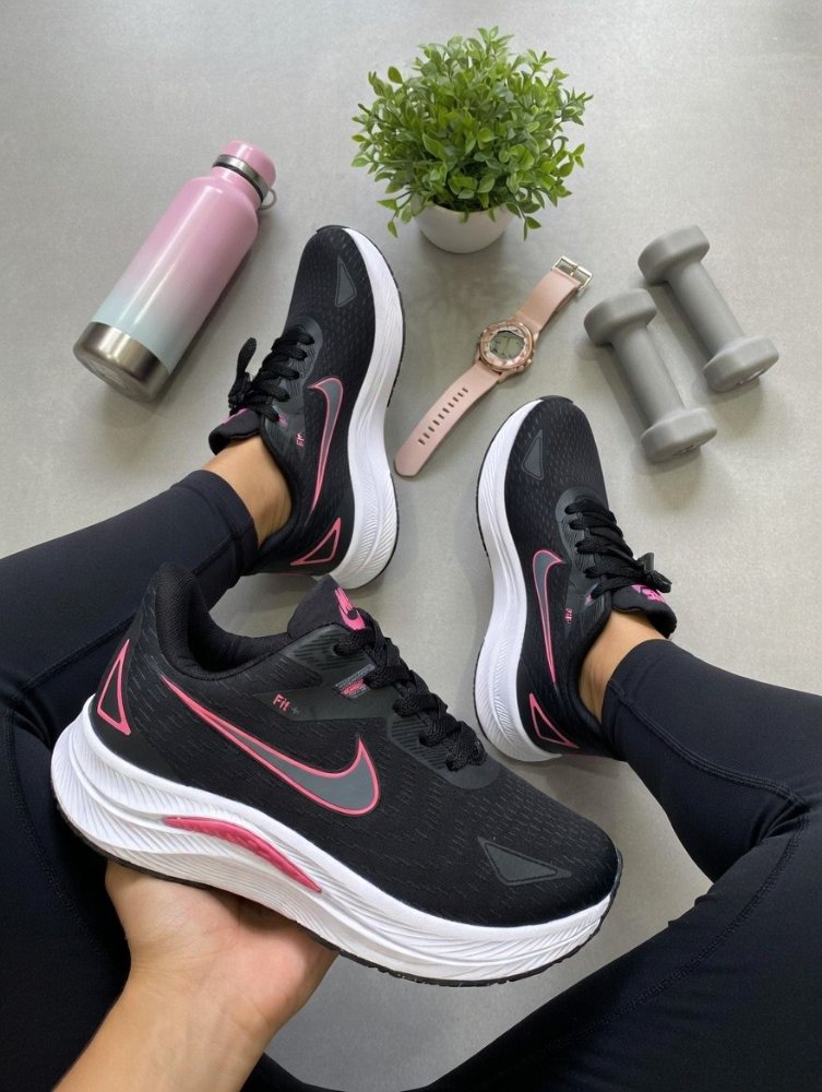 NIKE FIT + PRETO/PINK