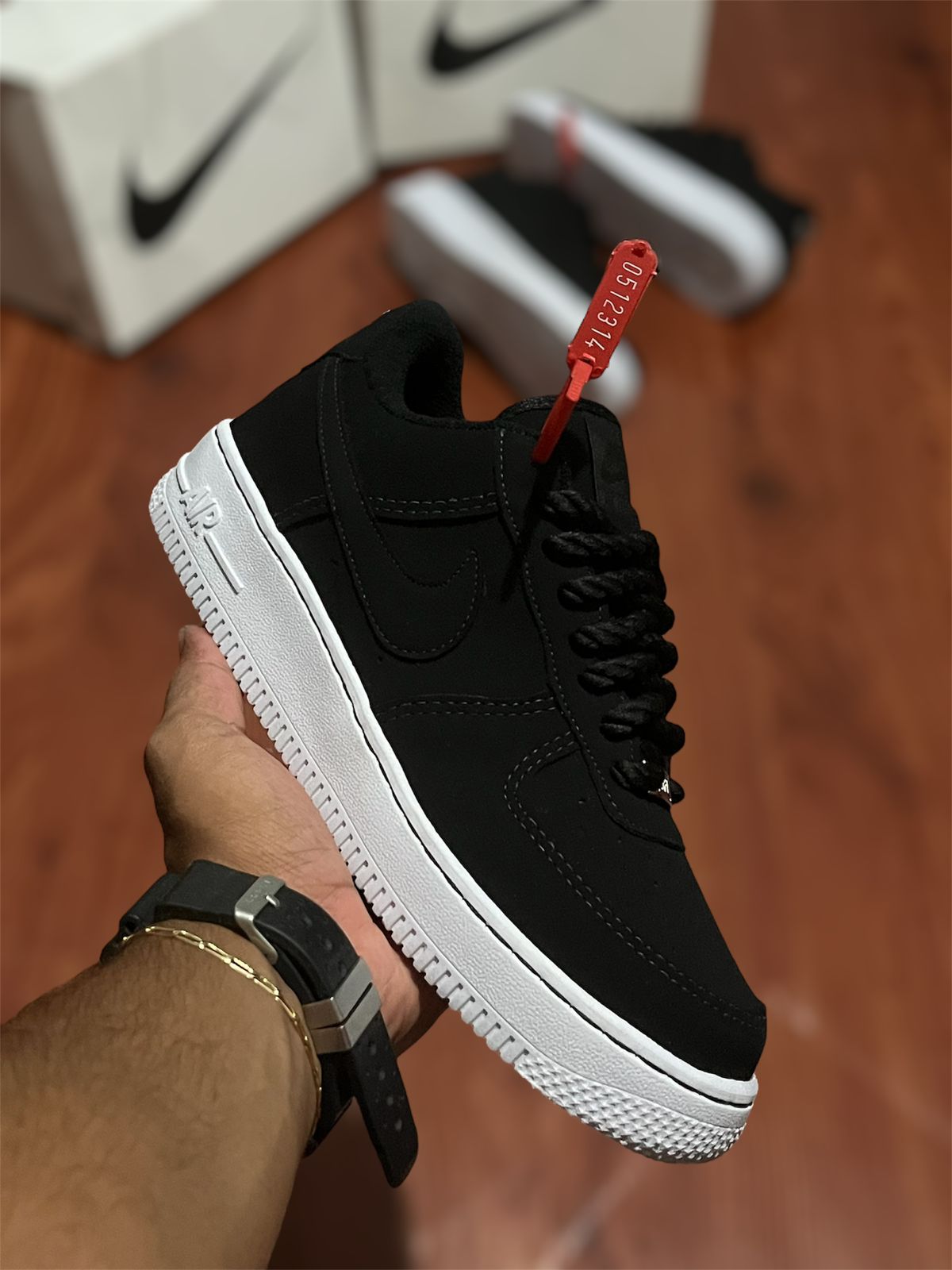 NIKE AIR FORCE PRETO/CARMUÇA