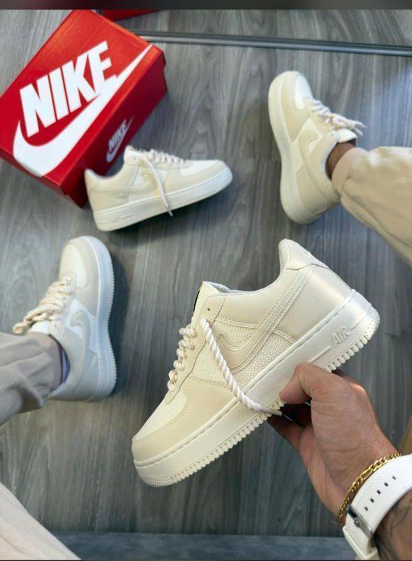 NIKE AIR FORCE BORDADO OFF WHITE