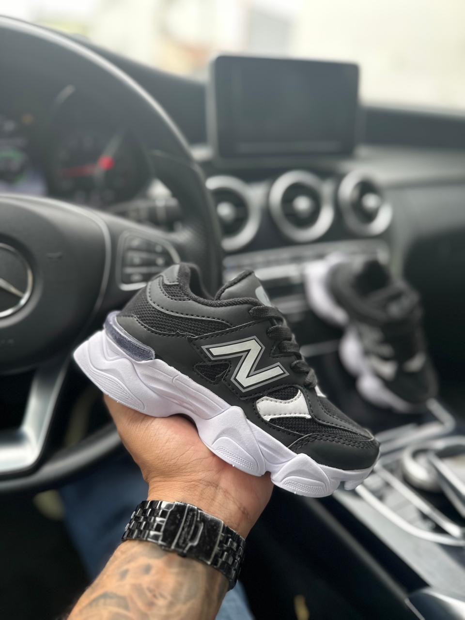 NEW BALANCE 530 PREMIUM PRETO/BRANCO