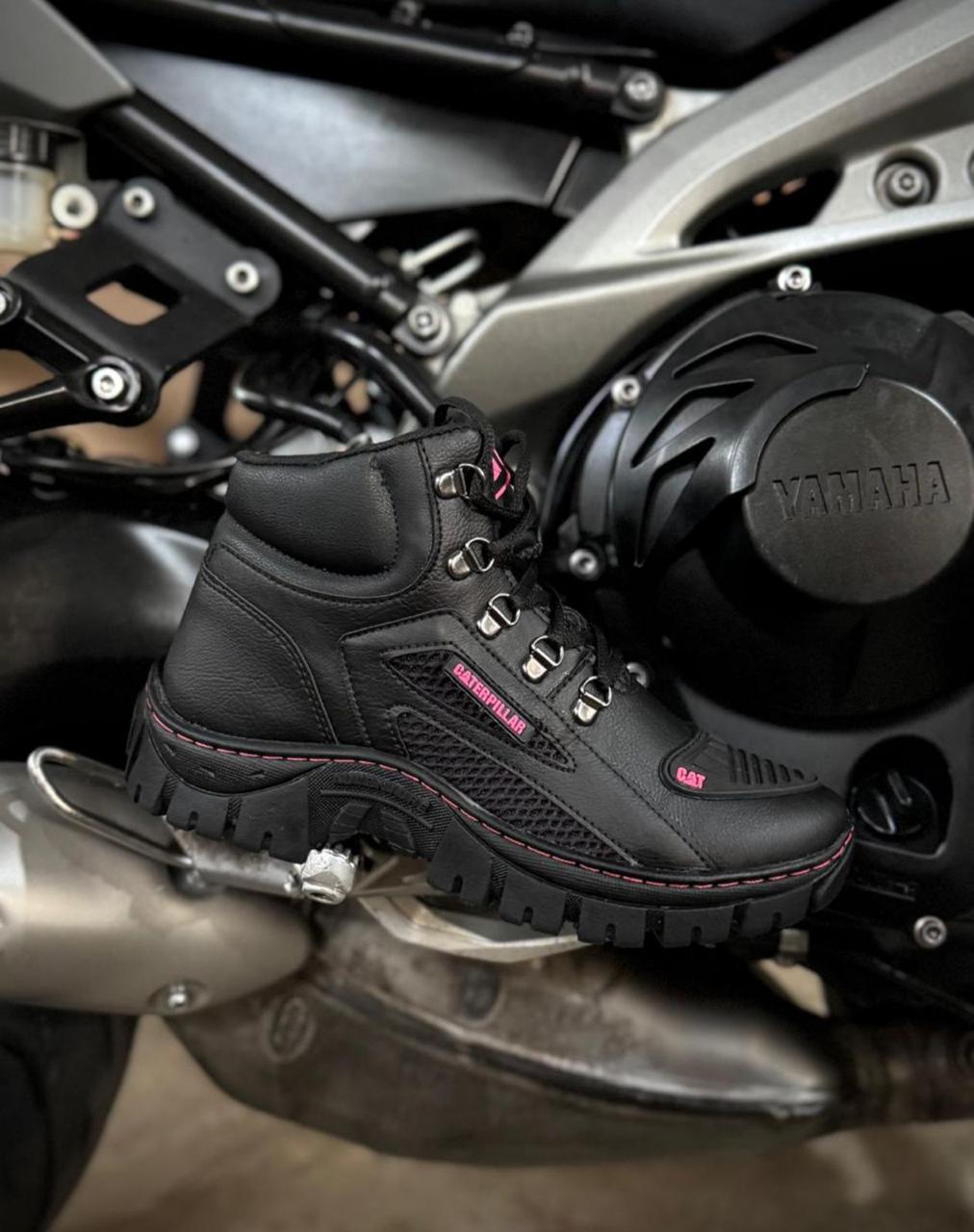 BOTA CAT 02 PRETO/PINK
