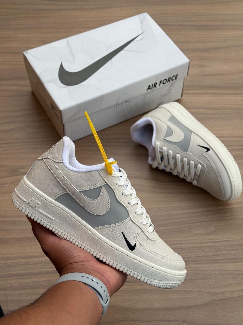 NIKE AIR FORCE OFF WHITE
