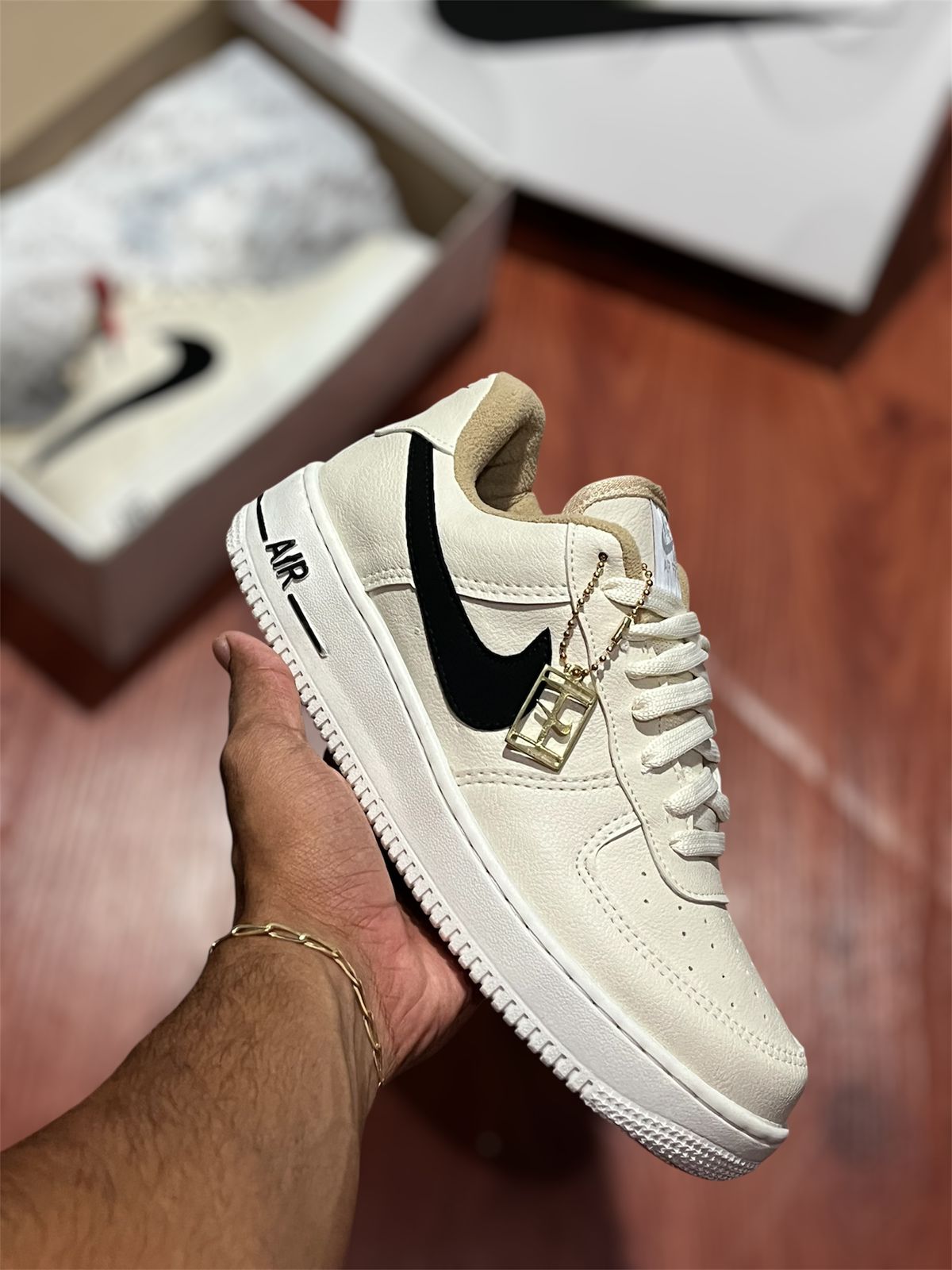 AIR FORCE PREMIUM PRETO/OFF WHITE/ROSA