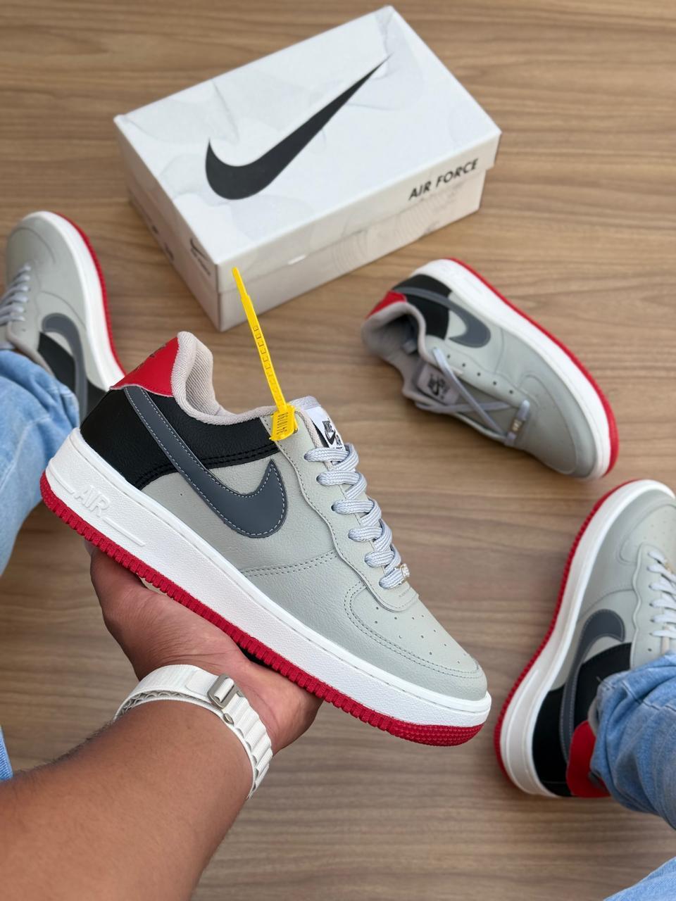 NIKE AIR FORCE CINZA/VERMELHO
