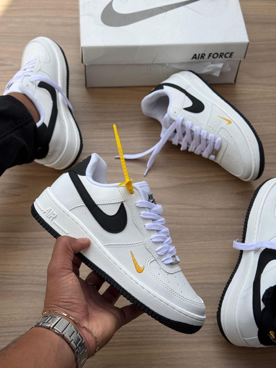 NIKE AIR FORCE BRANCO/PRETO