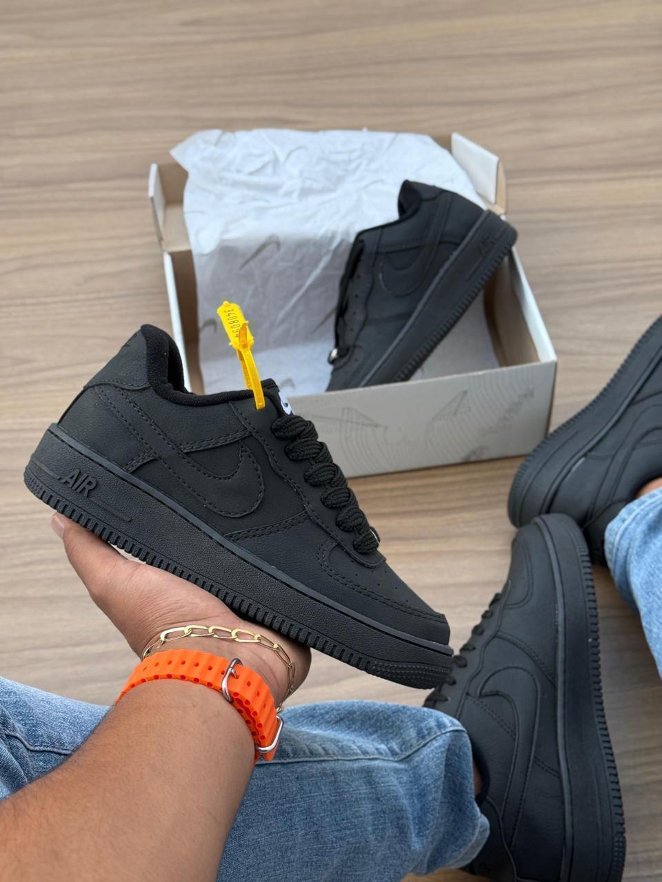 NIKE AIR FORCE PRETO/PRETO preview 1