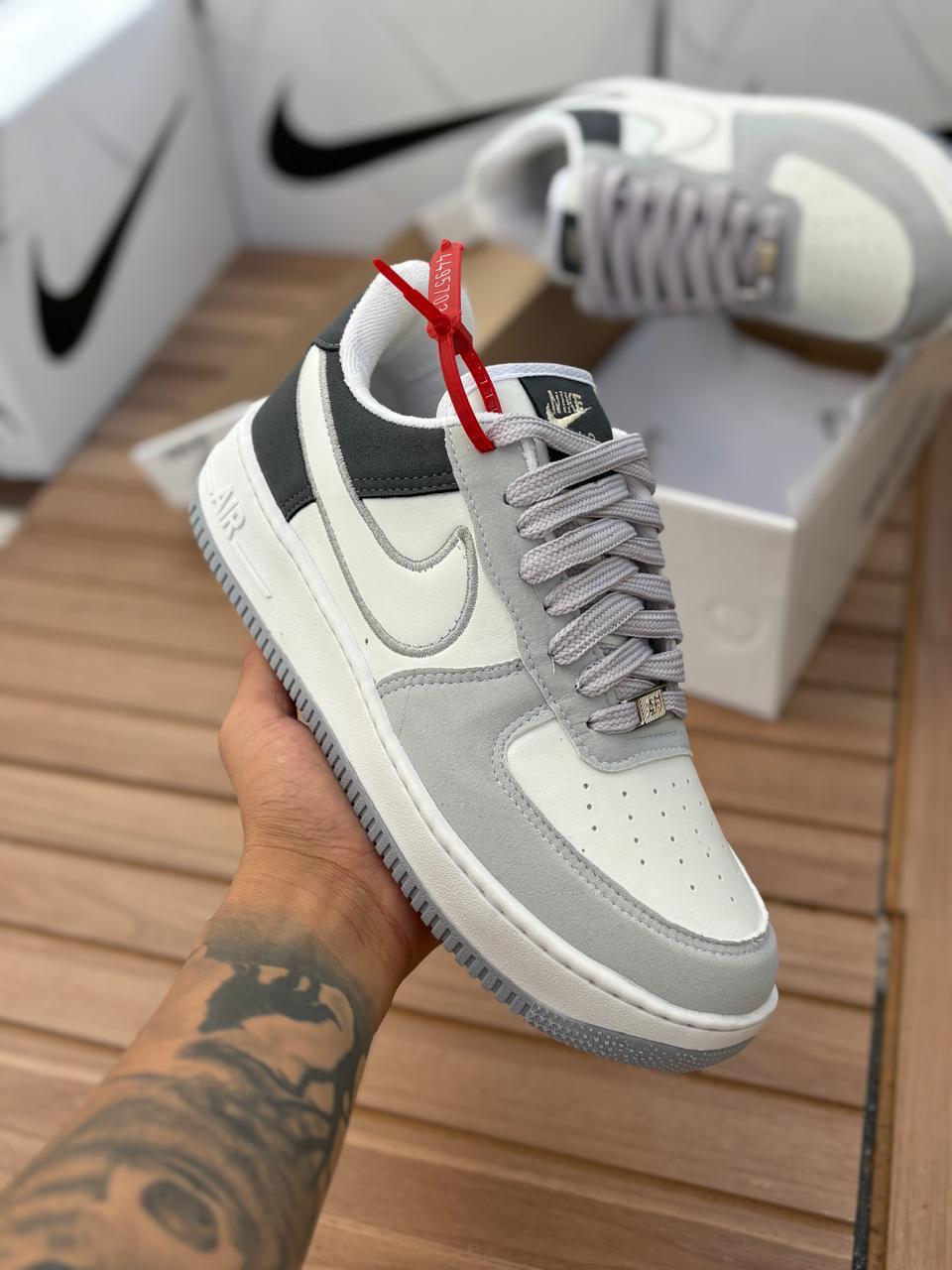 NIKE AIR FORCE GELO/BORDADO