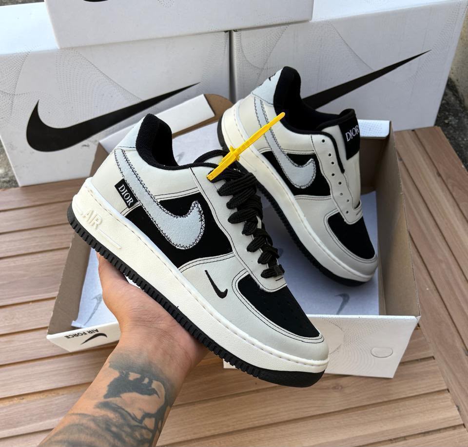 NIKE AIR FORCE DIOR