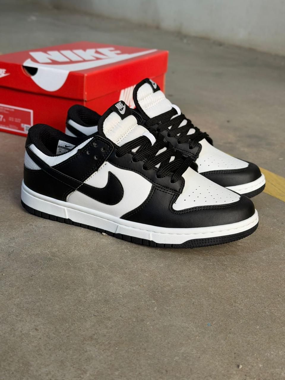 NIKE DUNK PREMIUM BRANCO/PRETO