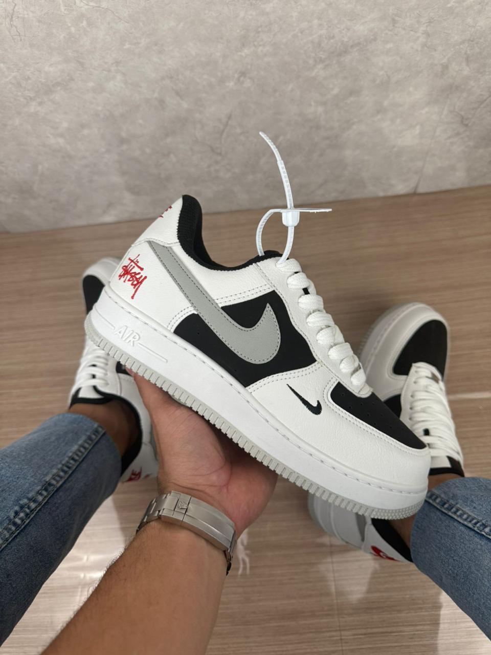 AIR FORCE PREMIUM BRANCO/PRETO/STUSSY