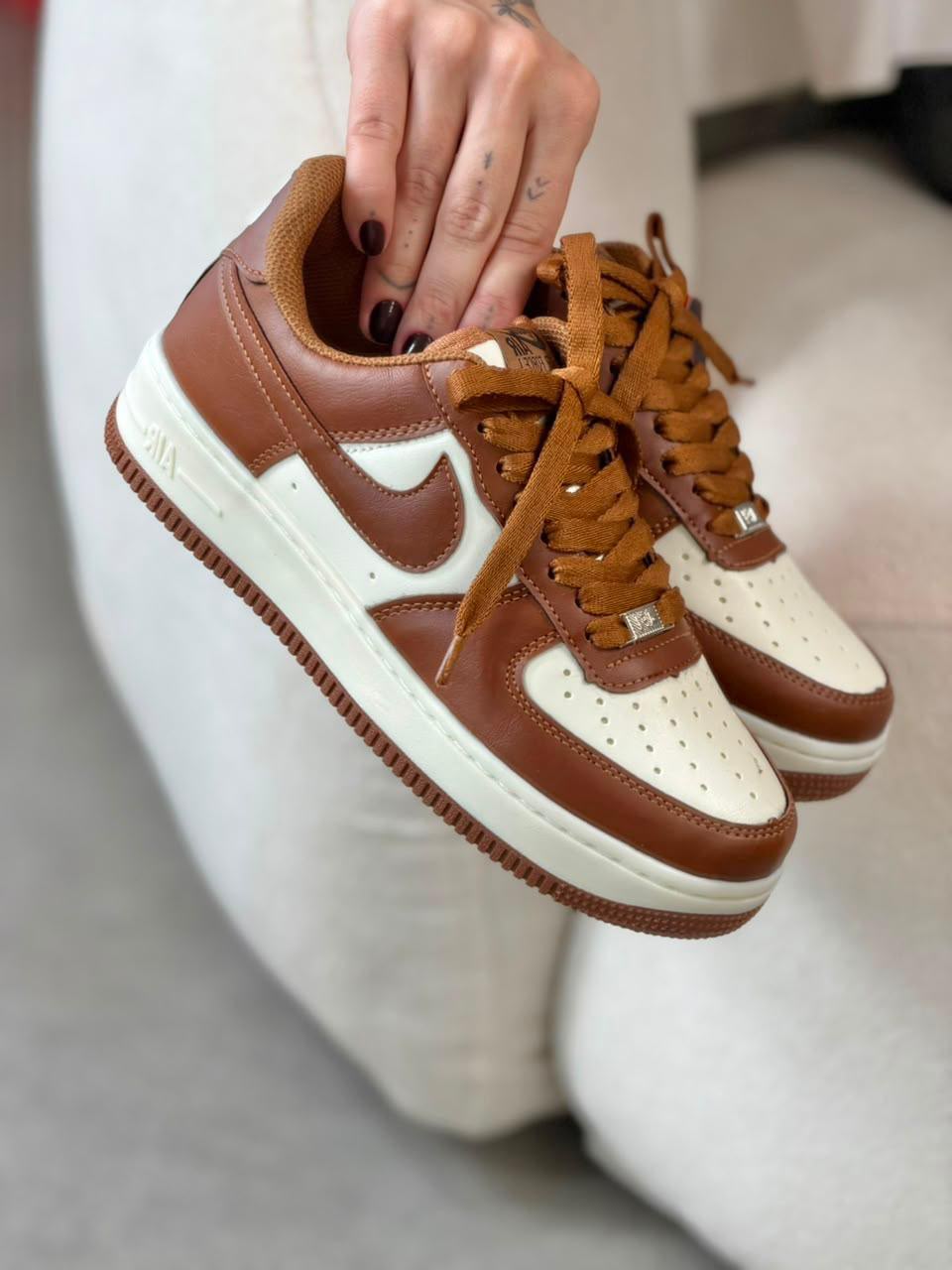 AIR FORCE PREMIUM AREIA CINZA / CARAMELO