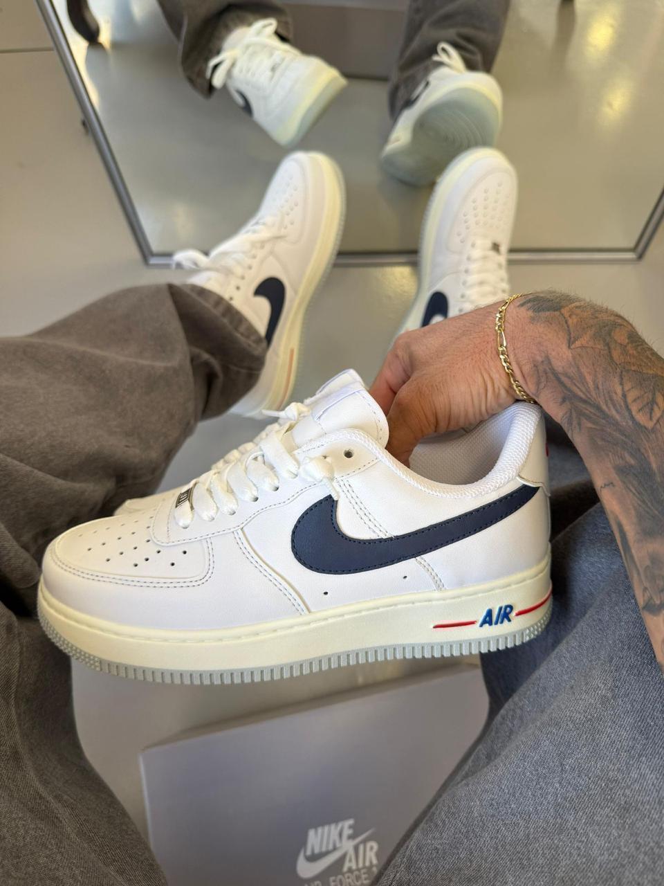 NIKE AIR FORCE BRANCO/LILAS