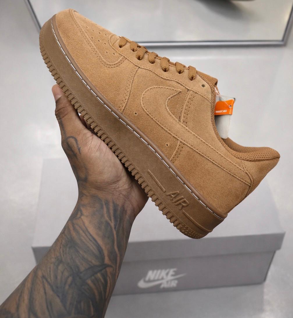 NIKE AIR FORCE PREMIUM CARAMELO