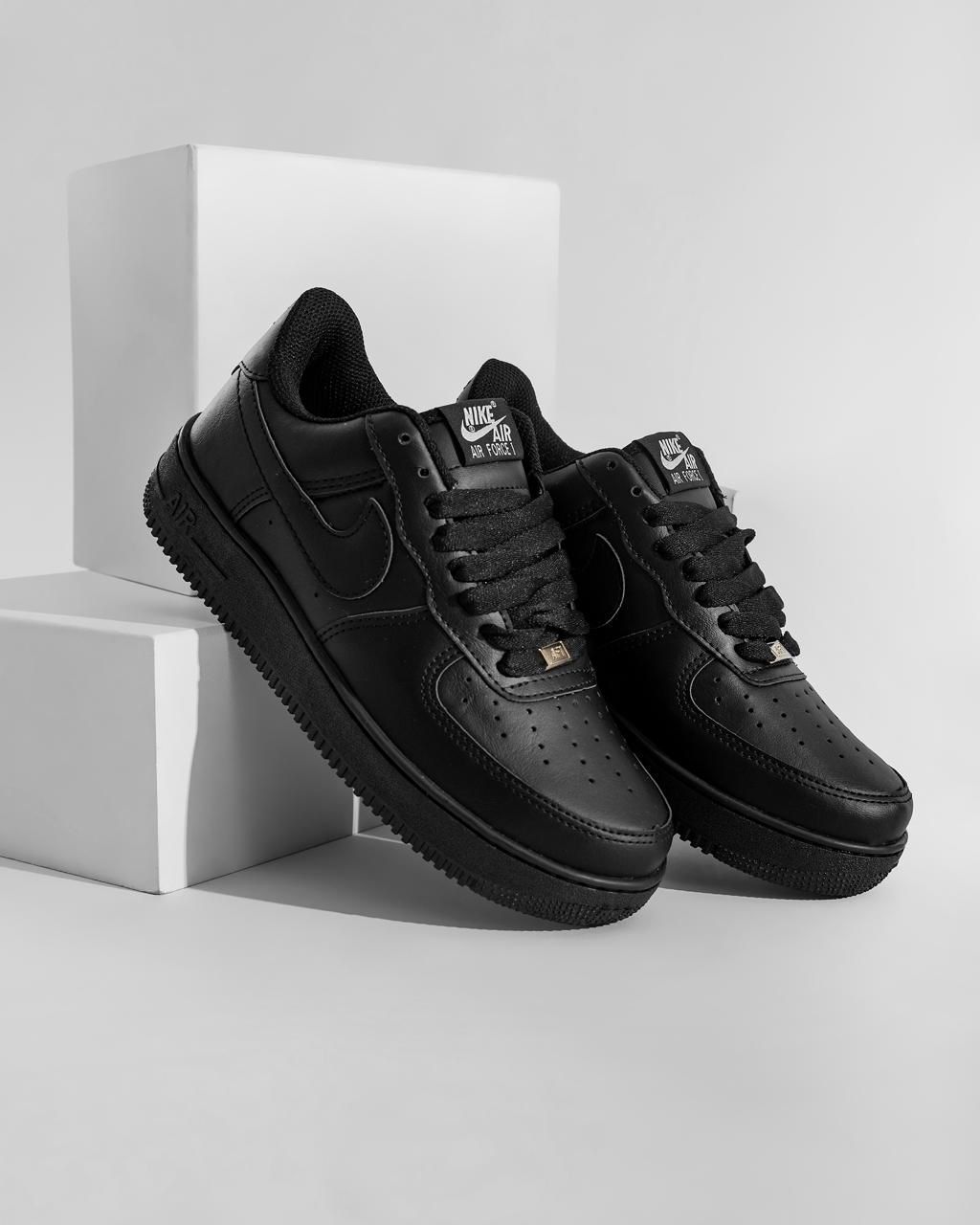 NIKE AIR FORCE PRETO/PRETO