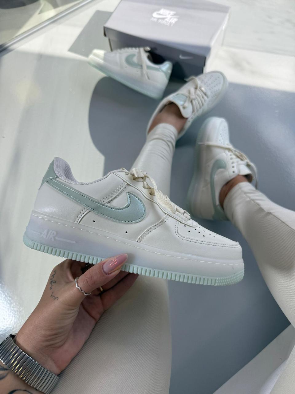 NIKE AIR FORCE AREIA BRILHO/AZUL