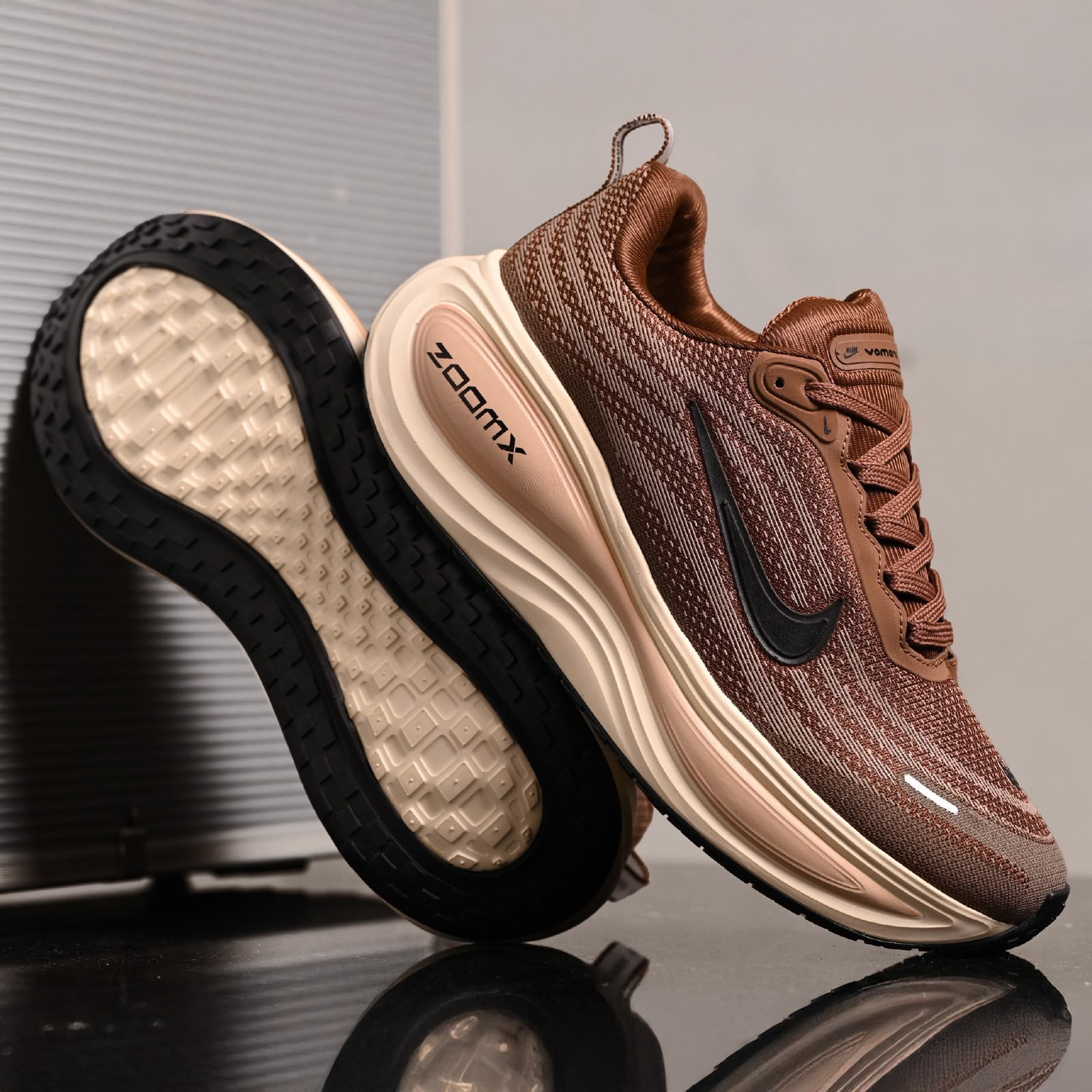 NIKE VOMERO PLUS CAFE
