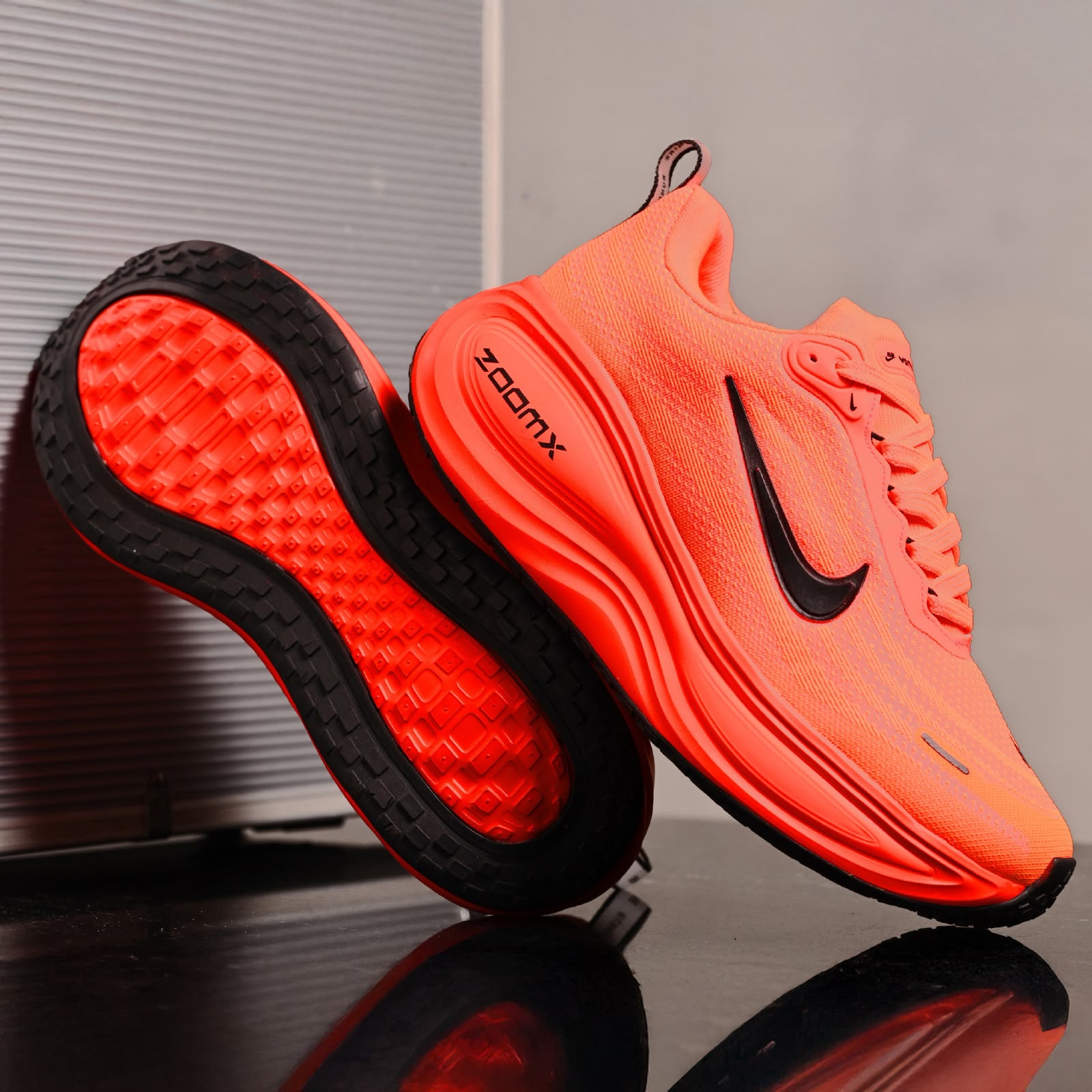 NIKE VOMERO PLUS SALMÃO