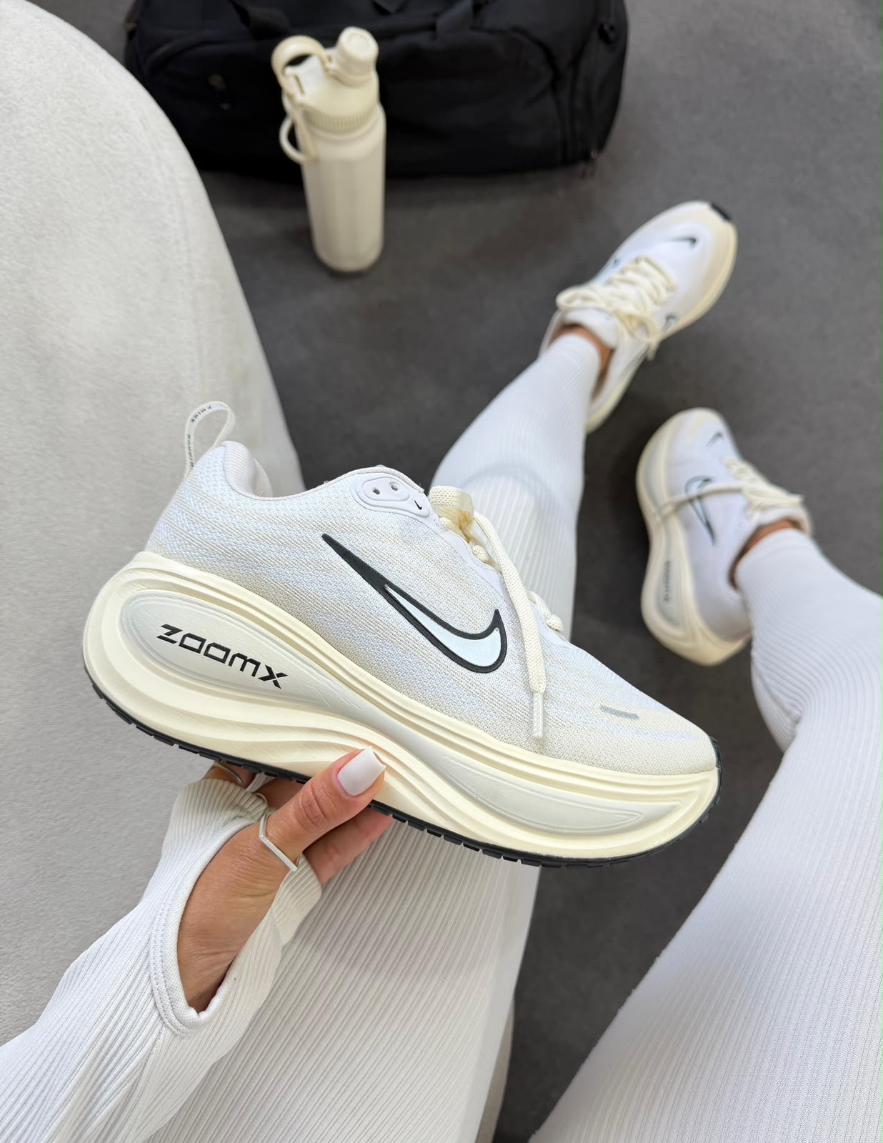NIKE VOMERO PLUS OFF WHITE/BEANCO