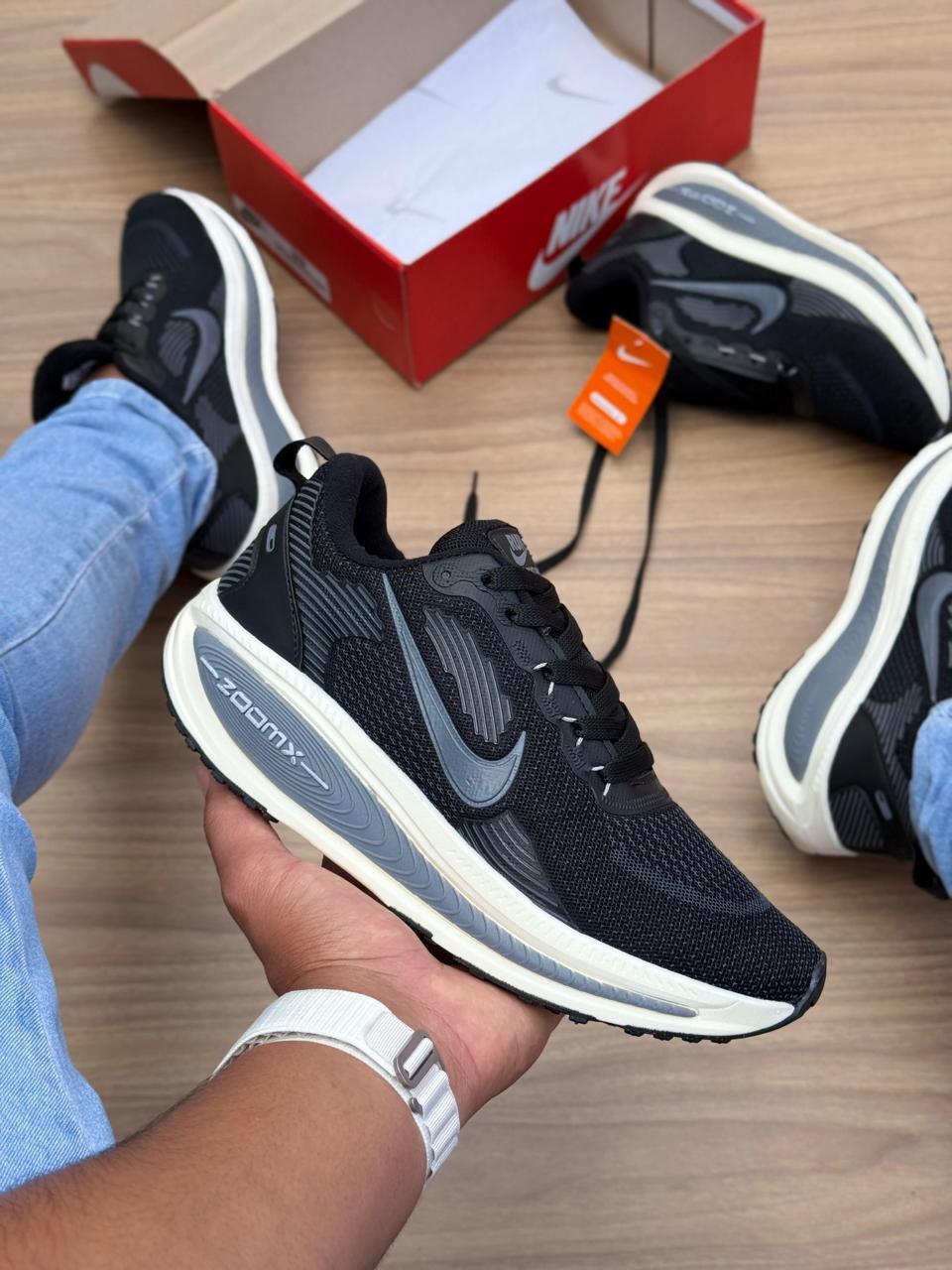 NIKE VOMERO 18 PRETO/CINZA