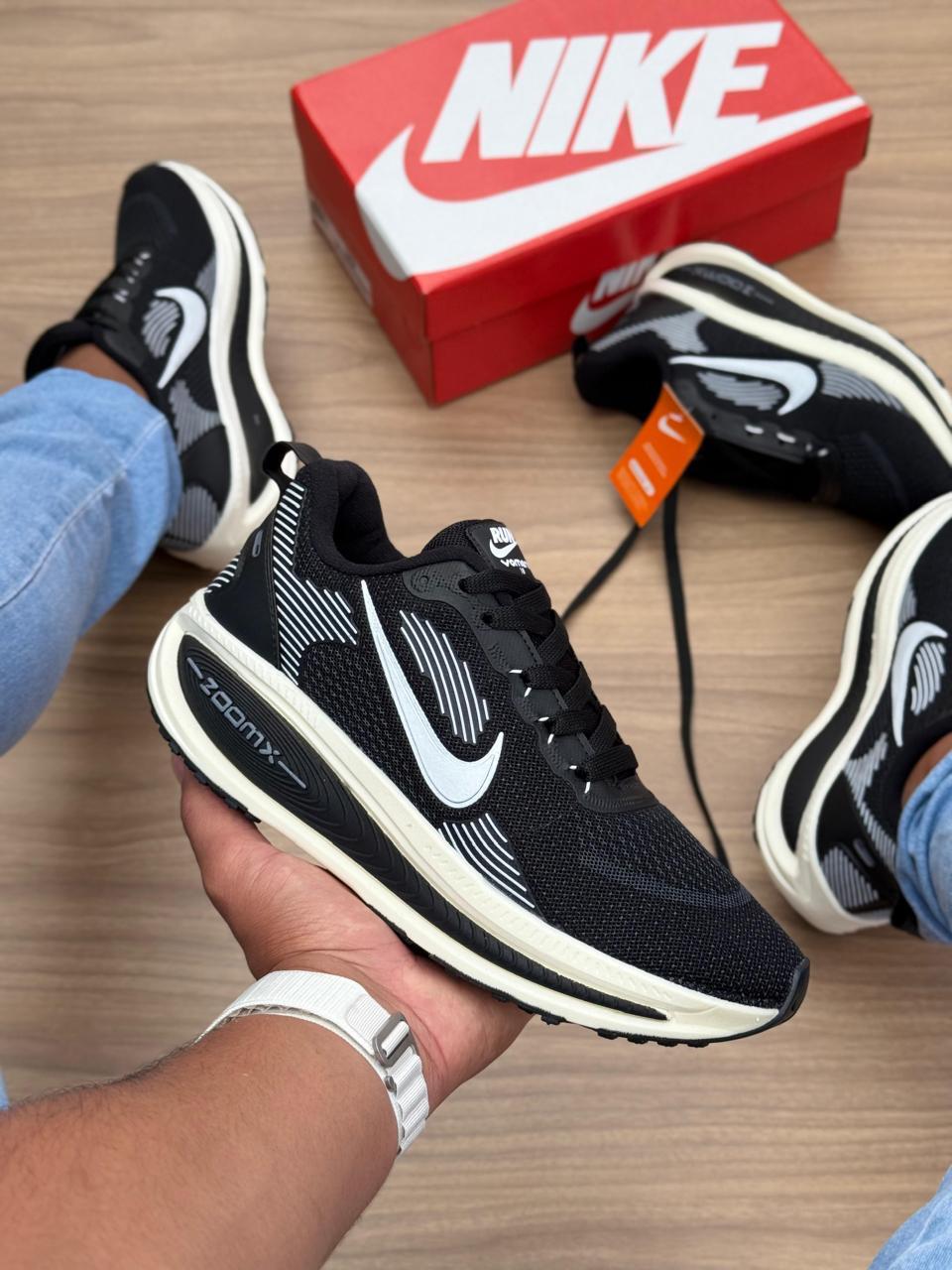 NIKE VOMERO 18 BRANCO/PRETO preview 1