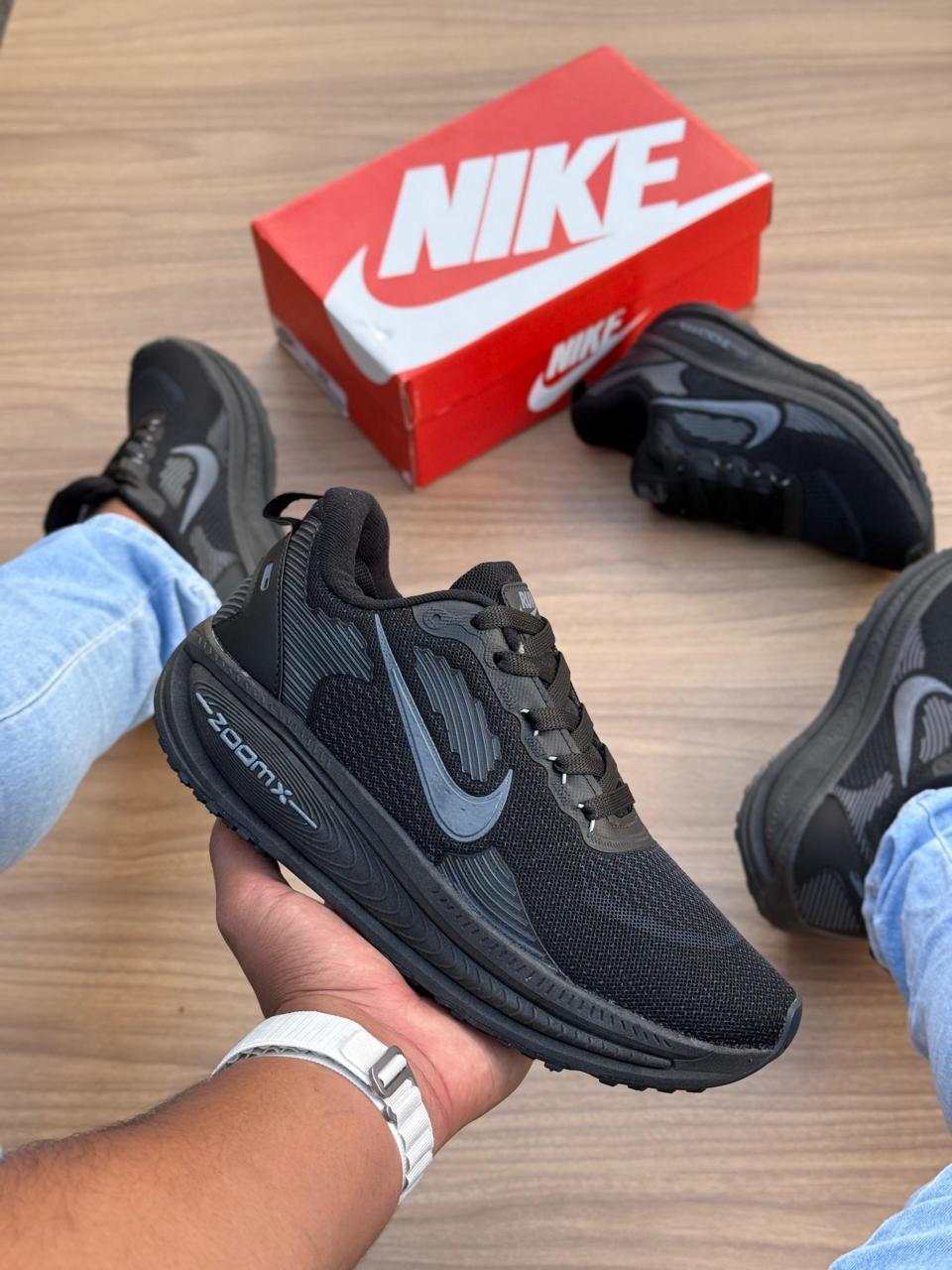 NIKE VOMERO 18 BRANCO/PRETO