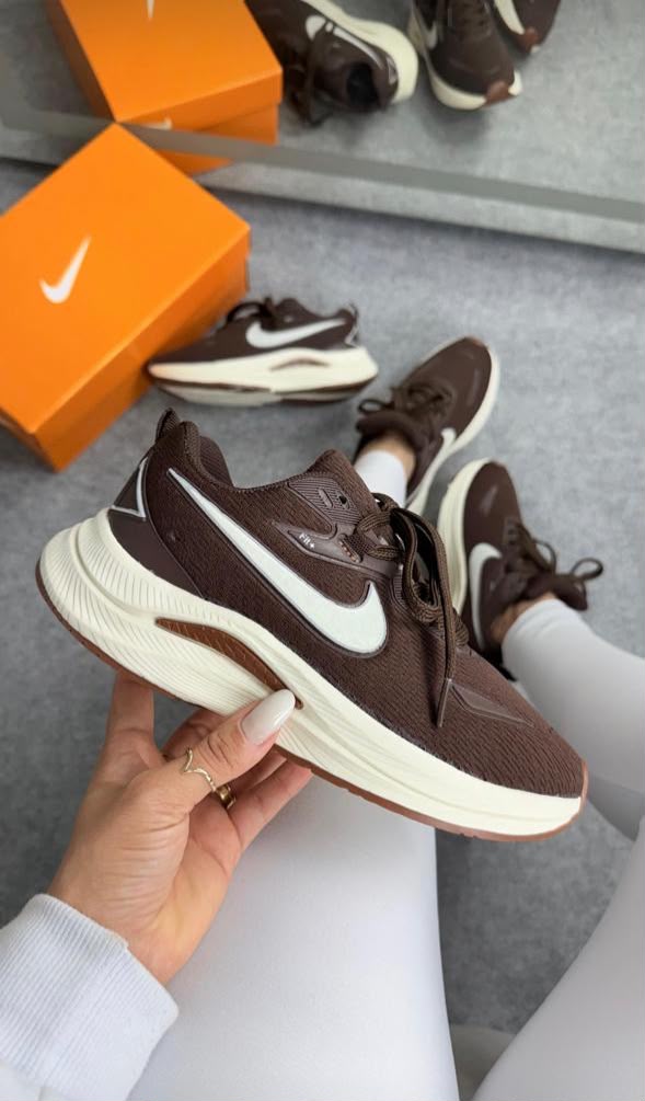 NIKE FIT + PREMIUM CAFE
