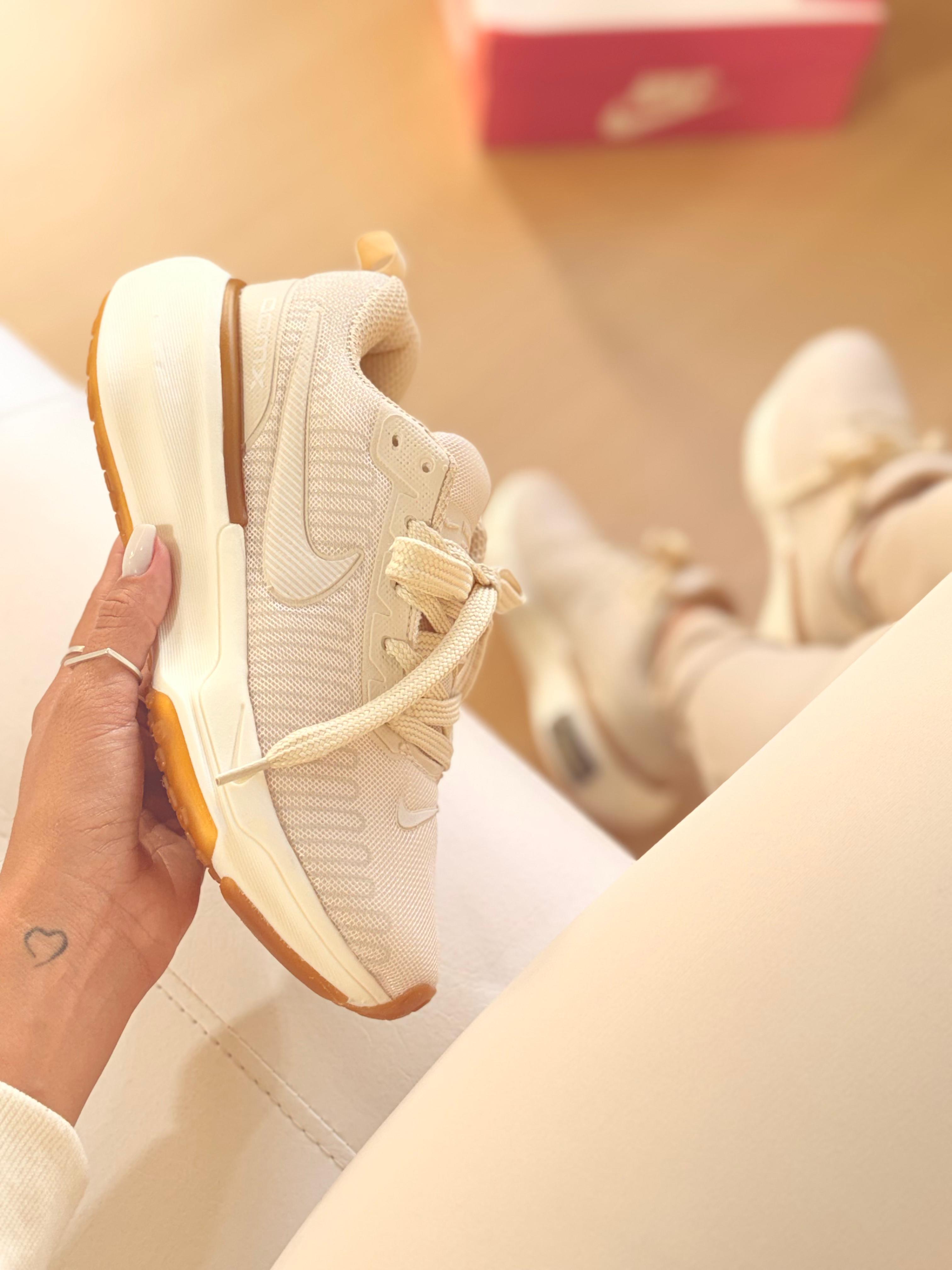 NIKE ZOOMX OFF/LATEX