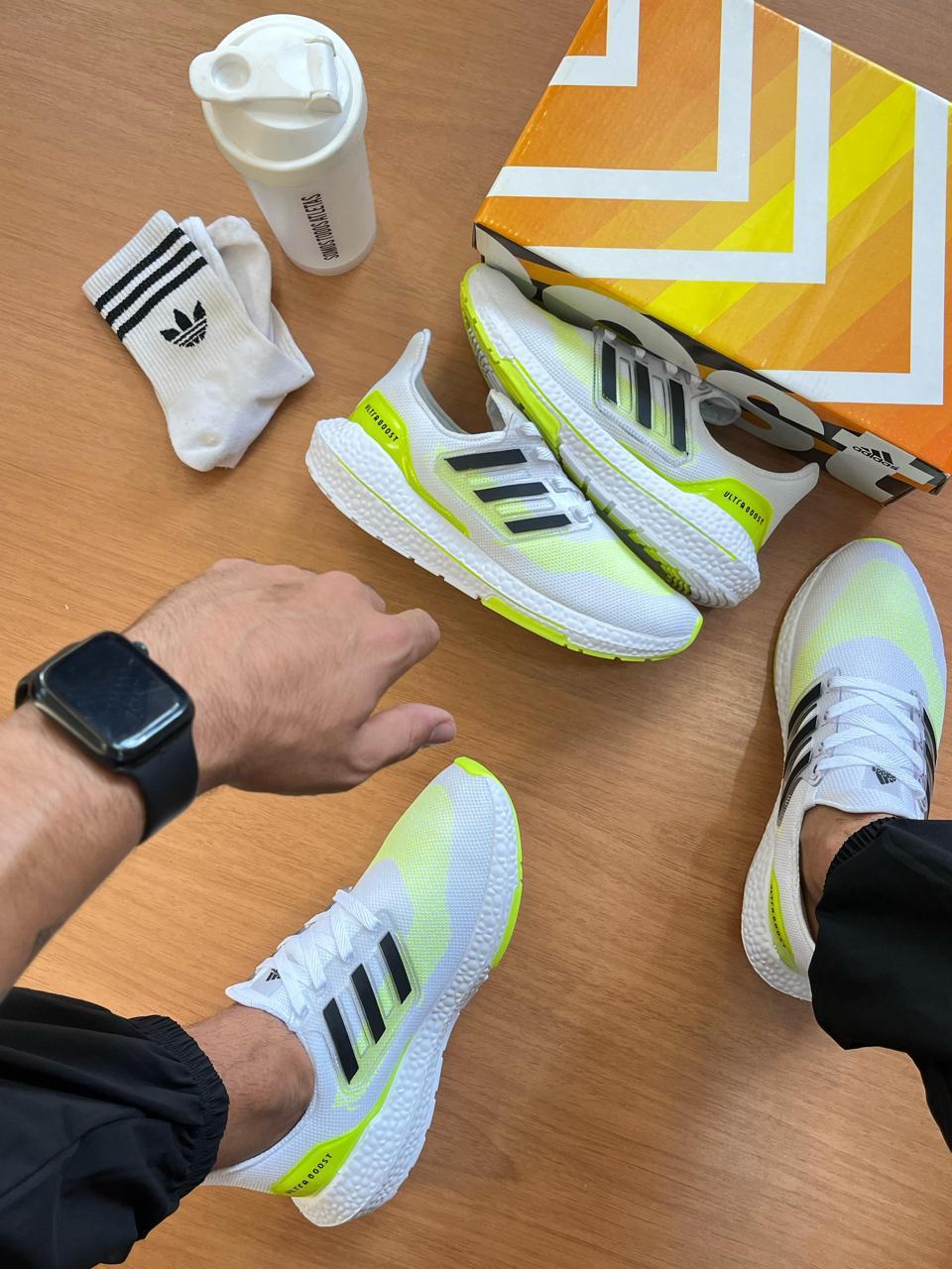 ADIDAS ULTRABOOST BRANCO/LIMÃO