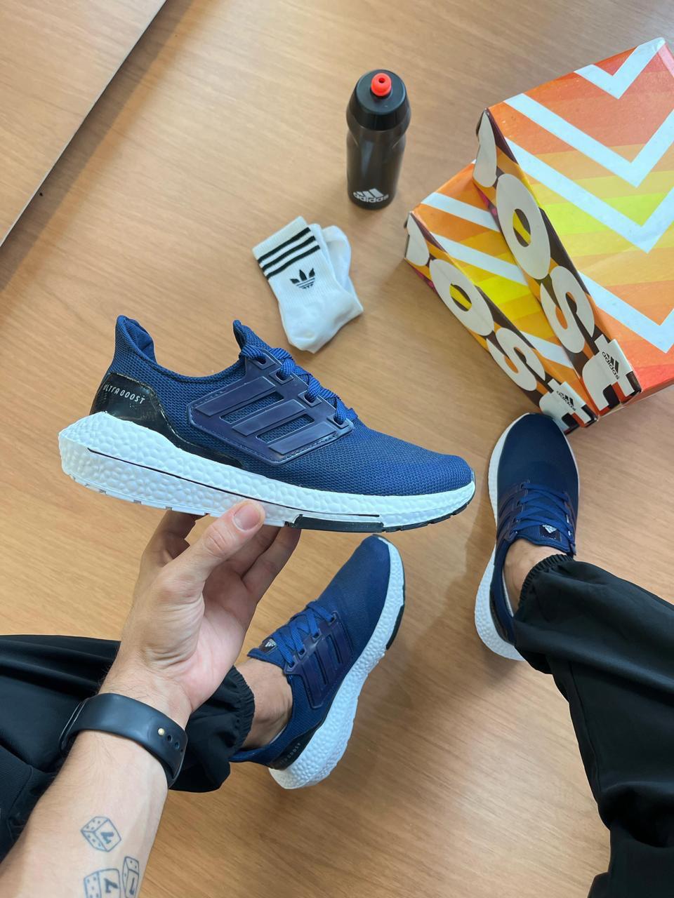 ADIDAS ULTRABOOST MARINHO/AZUL