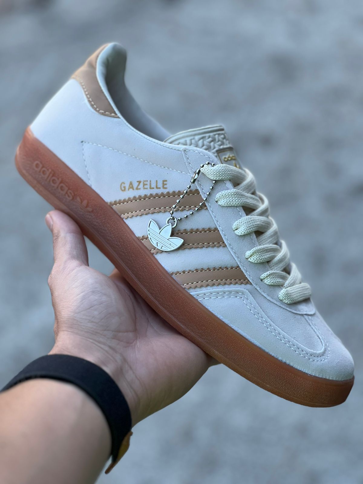 ADIDAS GAZELLE BRANCO/CARAMELO
