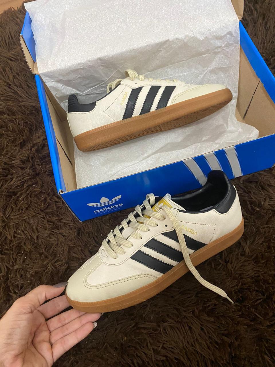ADIDAS SAMBA VEGANO OFF/CARAMELO