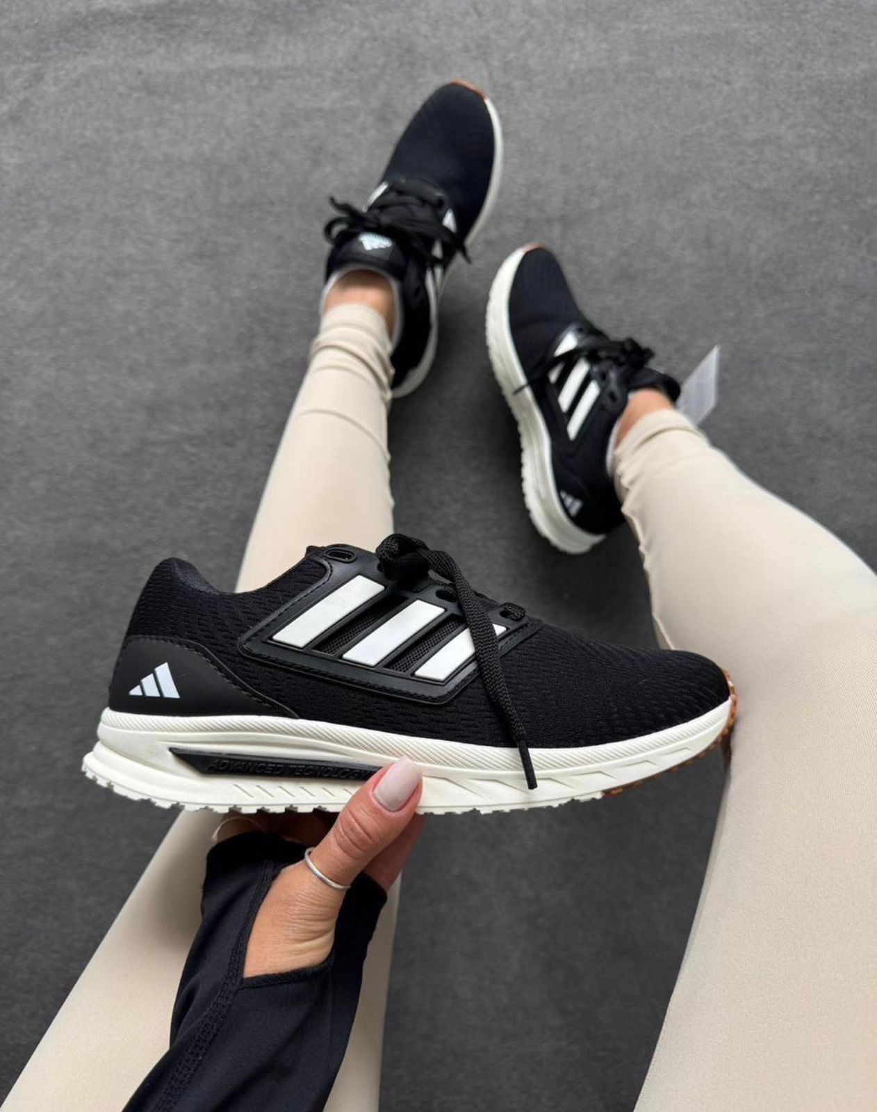 ADIDAS ABOOST PRETO/BRANCO