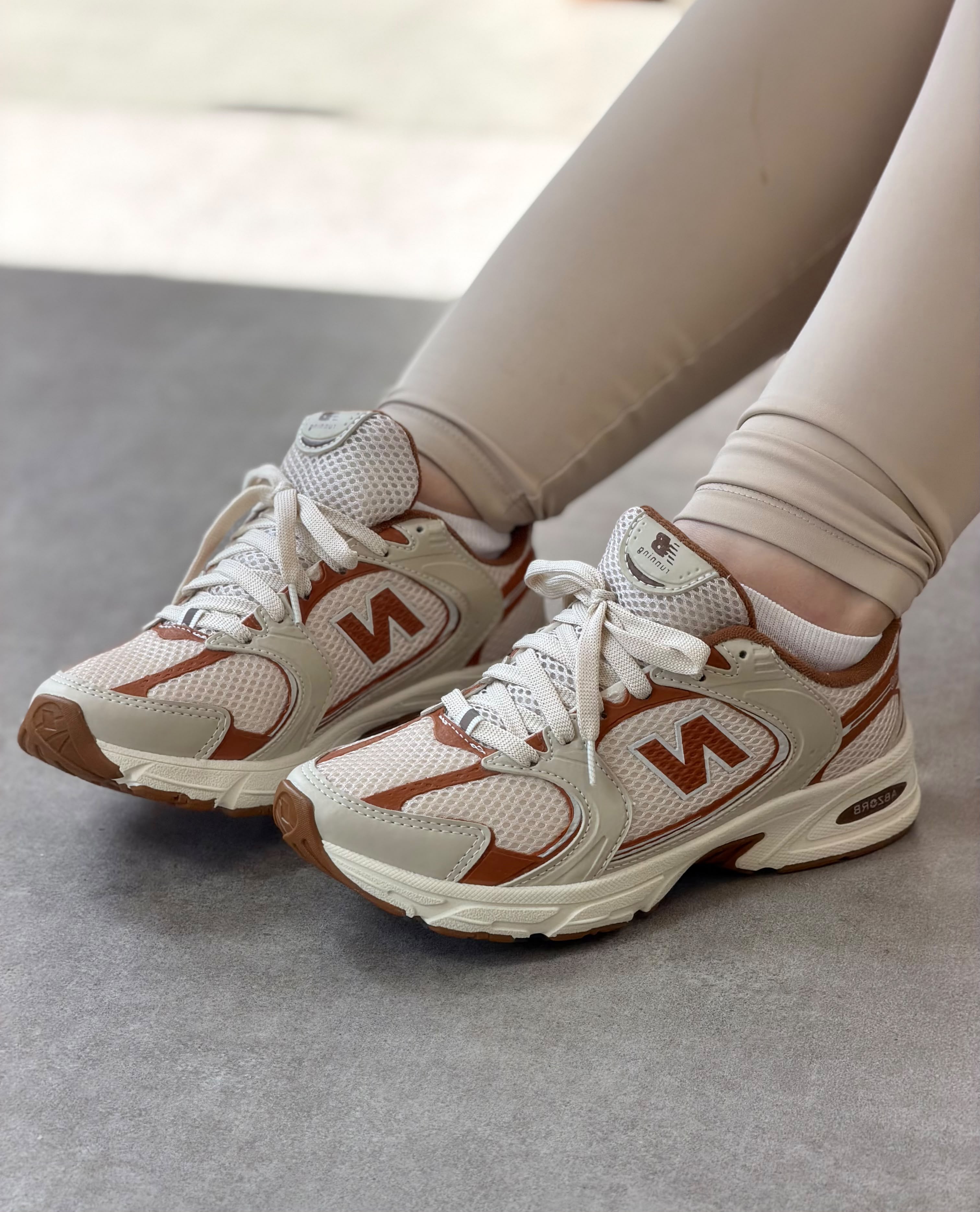 NEW BALANCE 530 PREMIUM CARAMELO