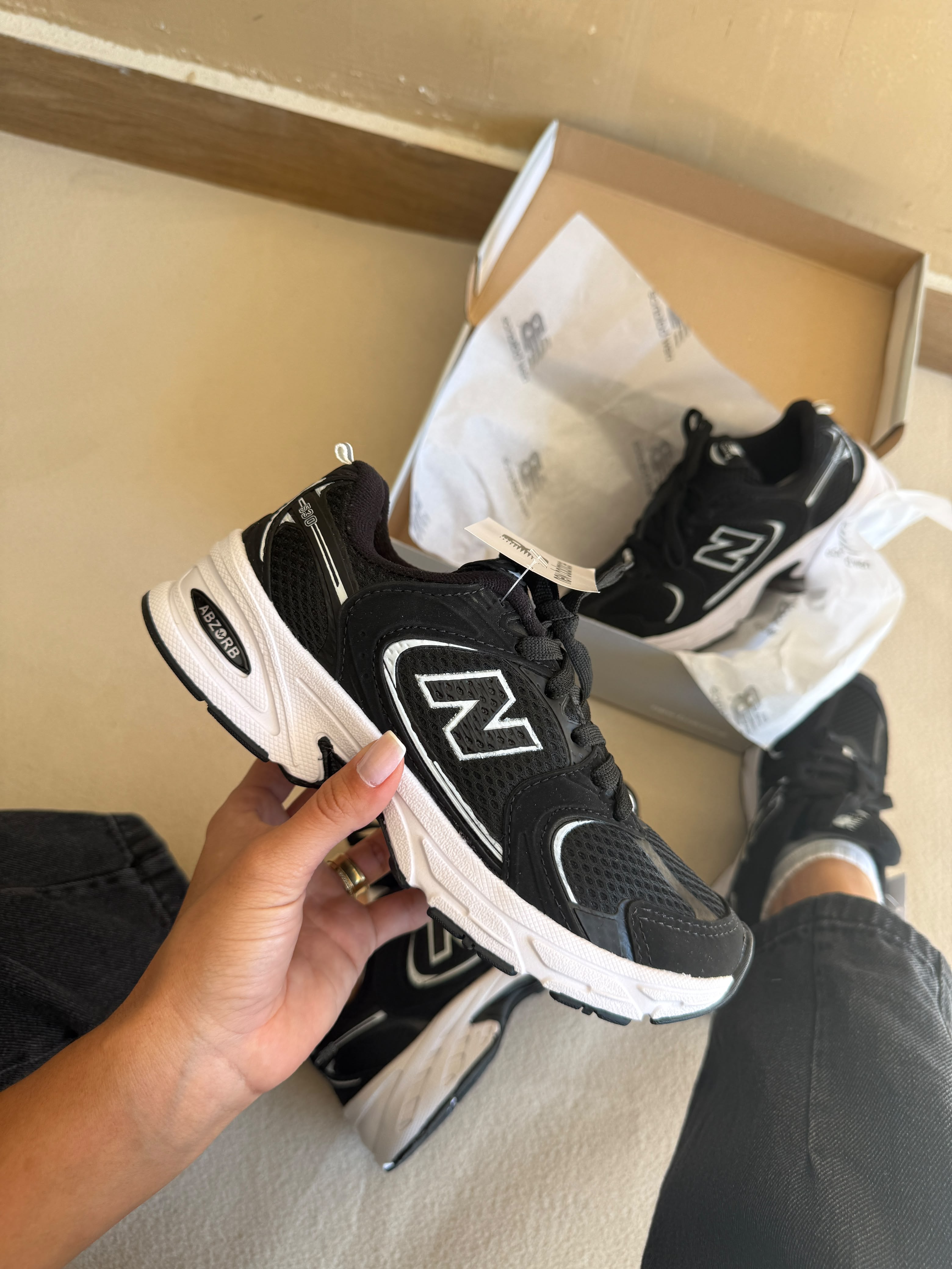NEW BALANCE 530 PRETO/BRANCO preview 1