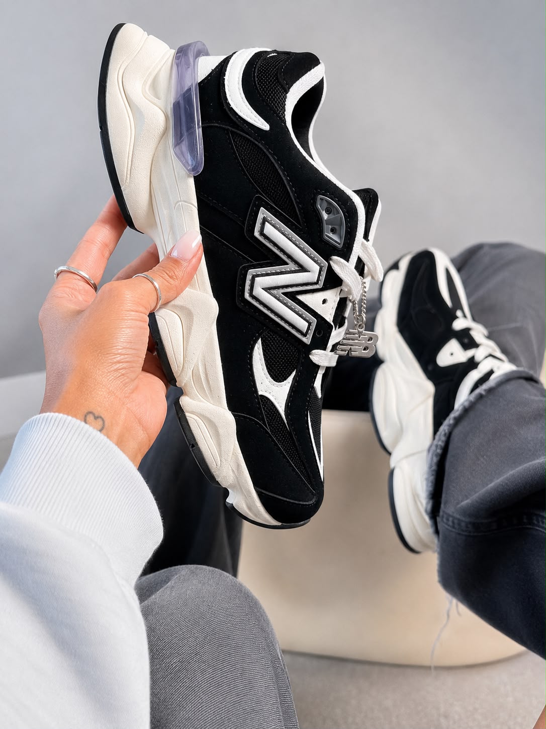 NEW BALANCE 9060 LUXO PRETO/BRANCO