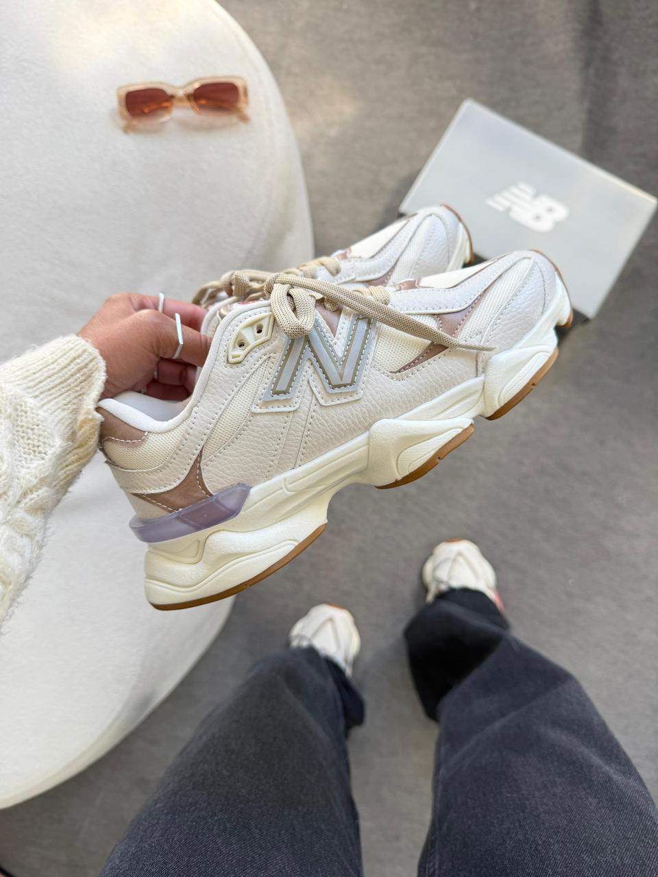 NEW BALANCE 530 LINHA LUXO OFF/CANDY