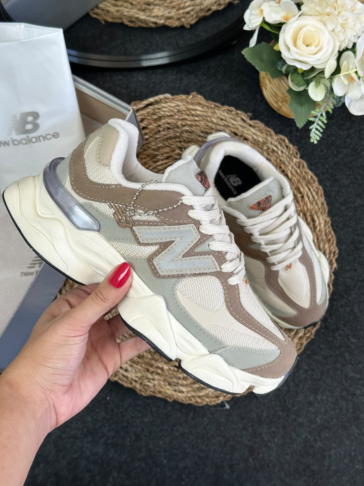 NEW BALANCE 9060 BEGE/CHINO