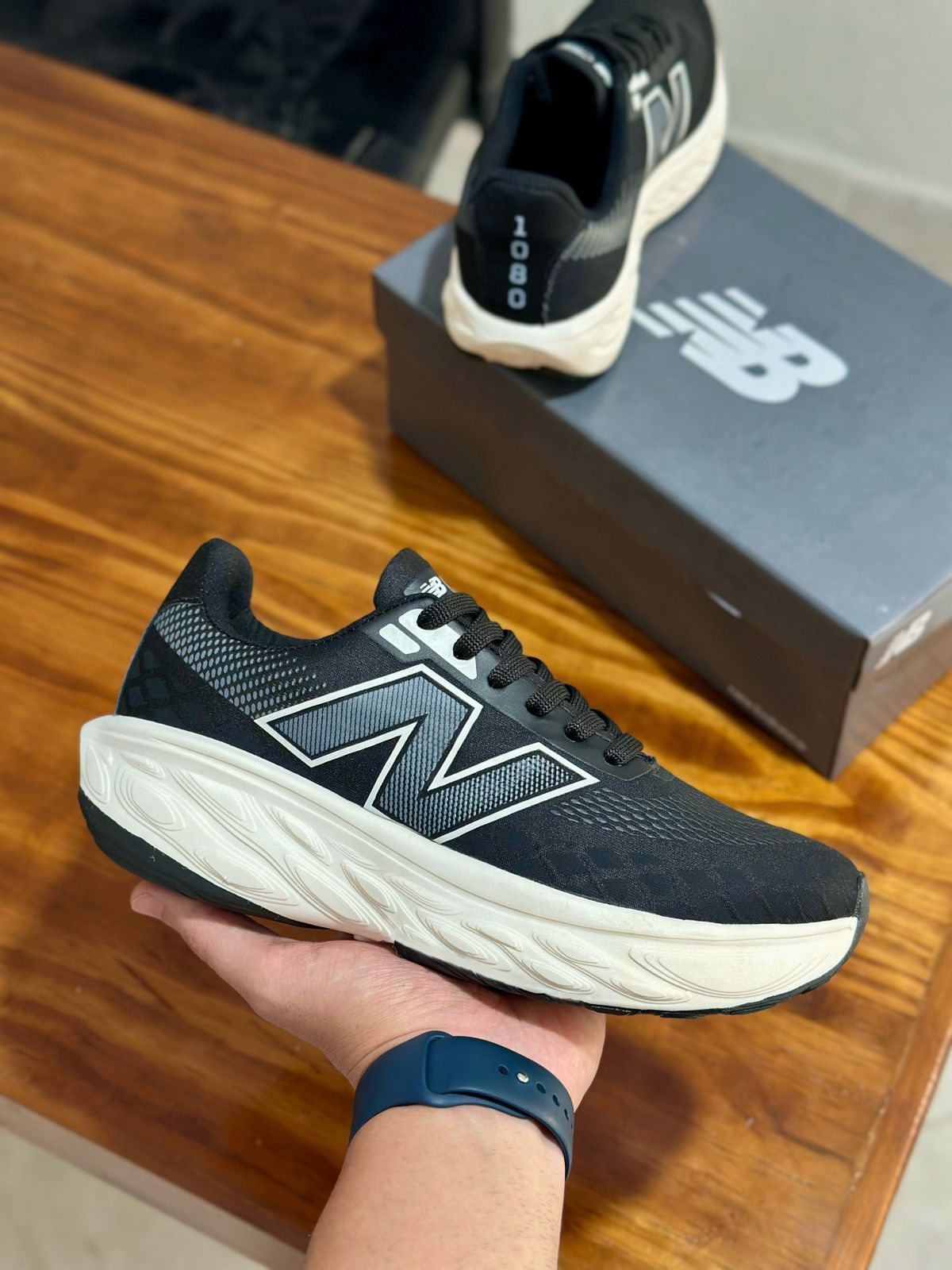 NEW BALANCE 1080 PRETO/BRANCO