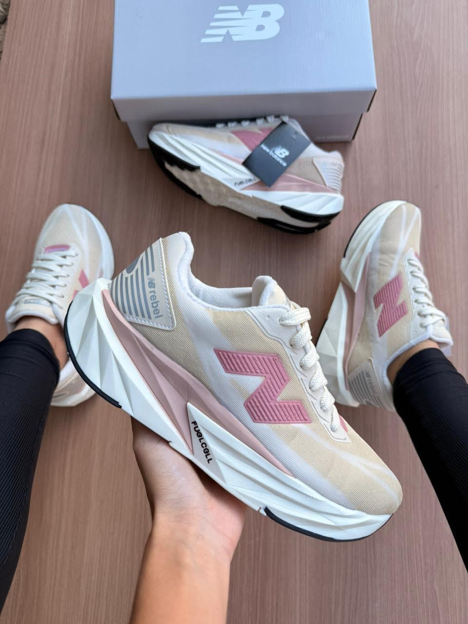 NEW BALANCE V5 OFF/NUDE