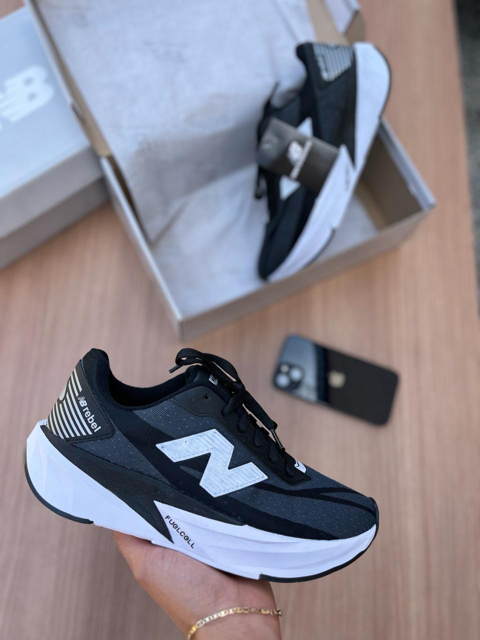 NEW BALANCE V5 PRETO/BRANCO