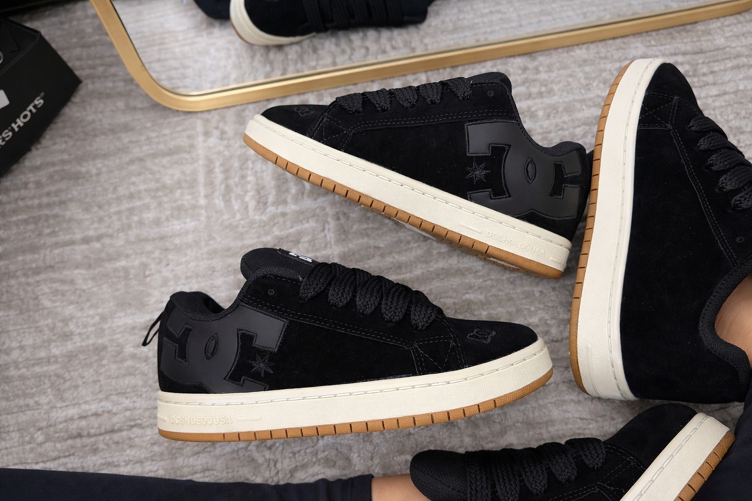 TENIS DC PRETO/BRANCO/LATEX